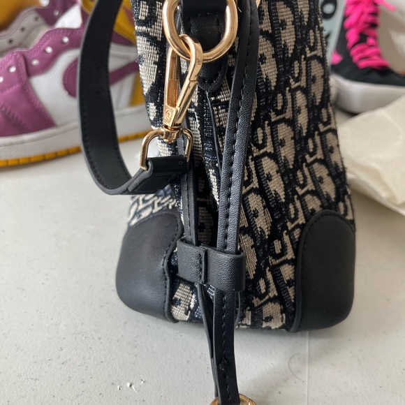 Dior navy and Cream Monogram Bucket Shoulder Bag - Picture 8 of 16